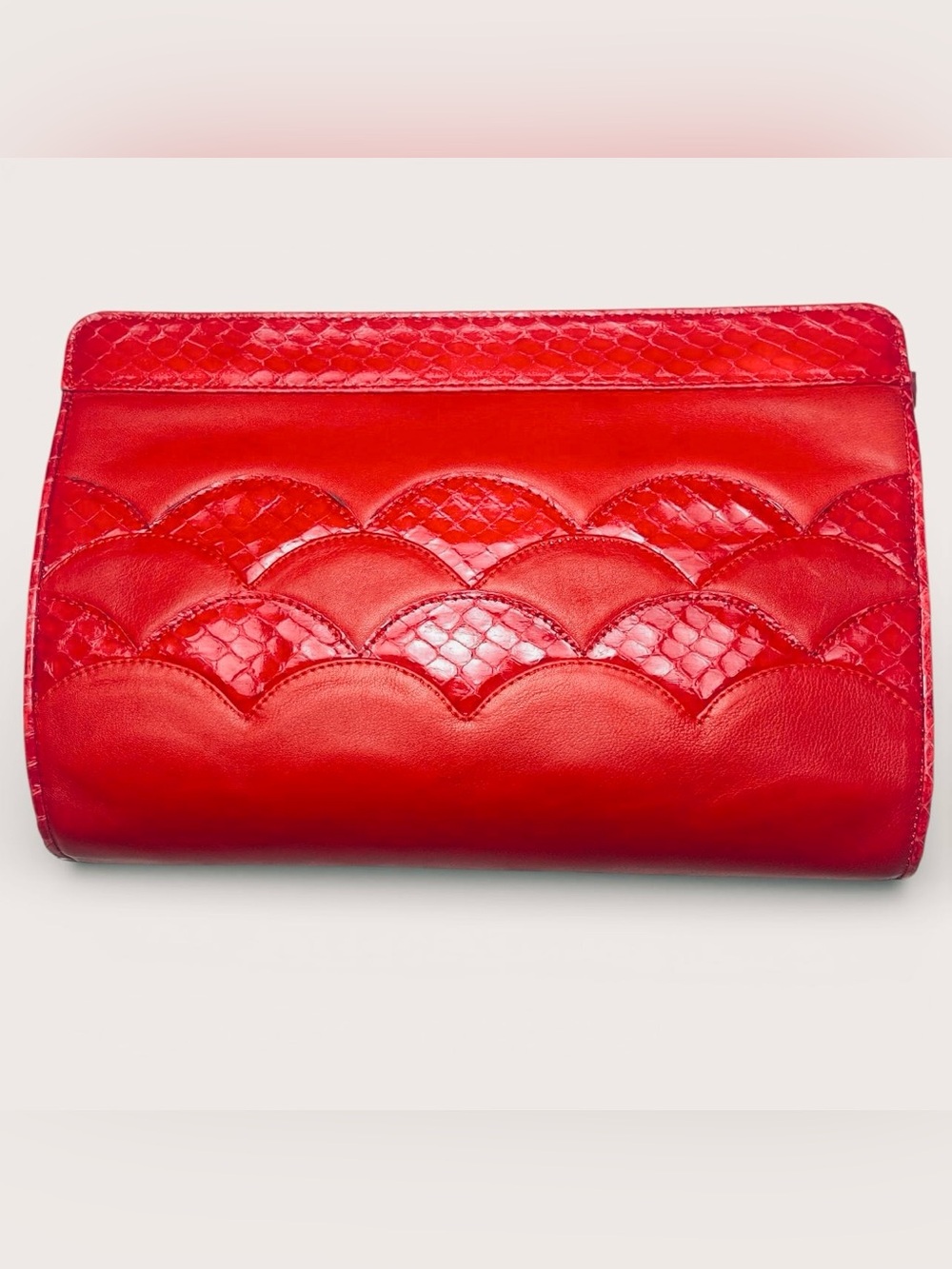Vintage Valentino Garavani Red Leather Shoulder Bag Scallop Italy